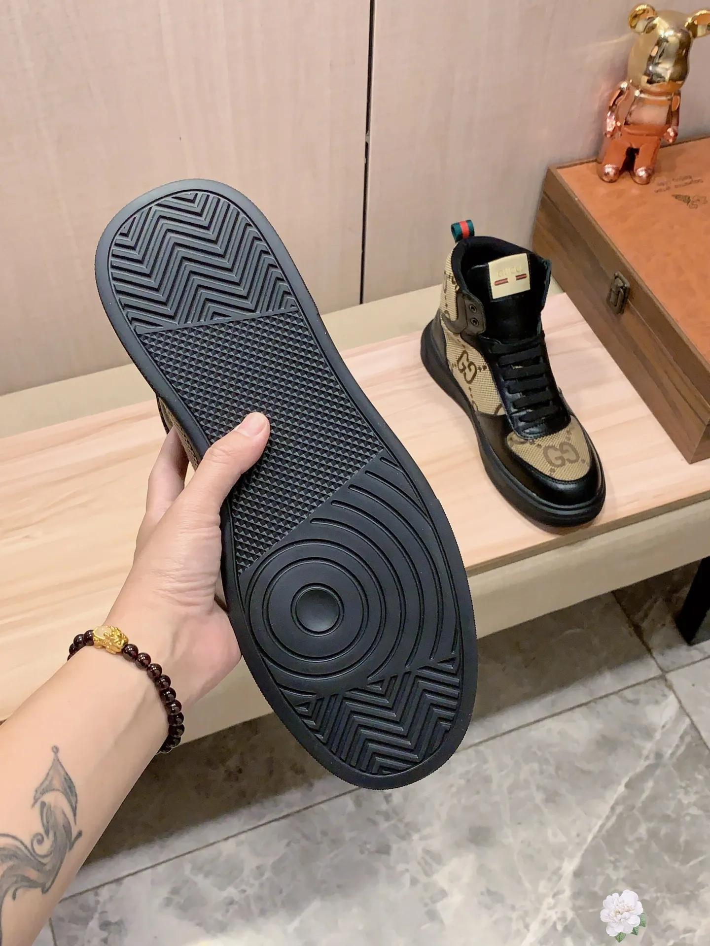 Men's men's shoes💰442💰💰🎩🎩[Lightning][Lightning] "Gucci*" latest • popular casual shoes, top brand [seduce] luxury ~ purchasing agency, top ~ quality. [Strong] The upper is made of imported breathable cowhide with fabric material ➕ Breathable sheepskin feet (•) and fine workmanship. The original stylish and stylish soft rubber wear-resistant and non-slip outsole is light and comfortable on the feet. The real thing looks better when photographed in person. 111: code: 38-44, 3️⃣ colors selected